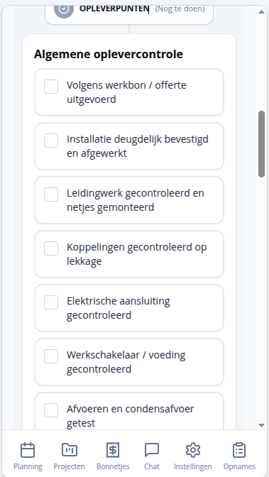 Algemene oplevercontrole met selectievakjes voor uitvoering volgens offerte, bevestiging, leidingwerk, lekkage, elektrische aansluiting, voeding en afvoer.