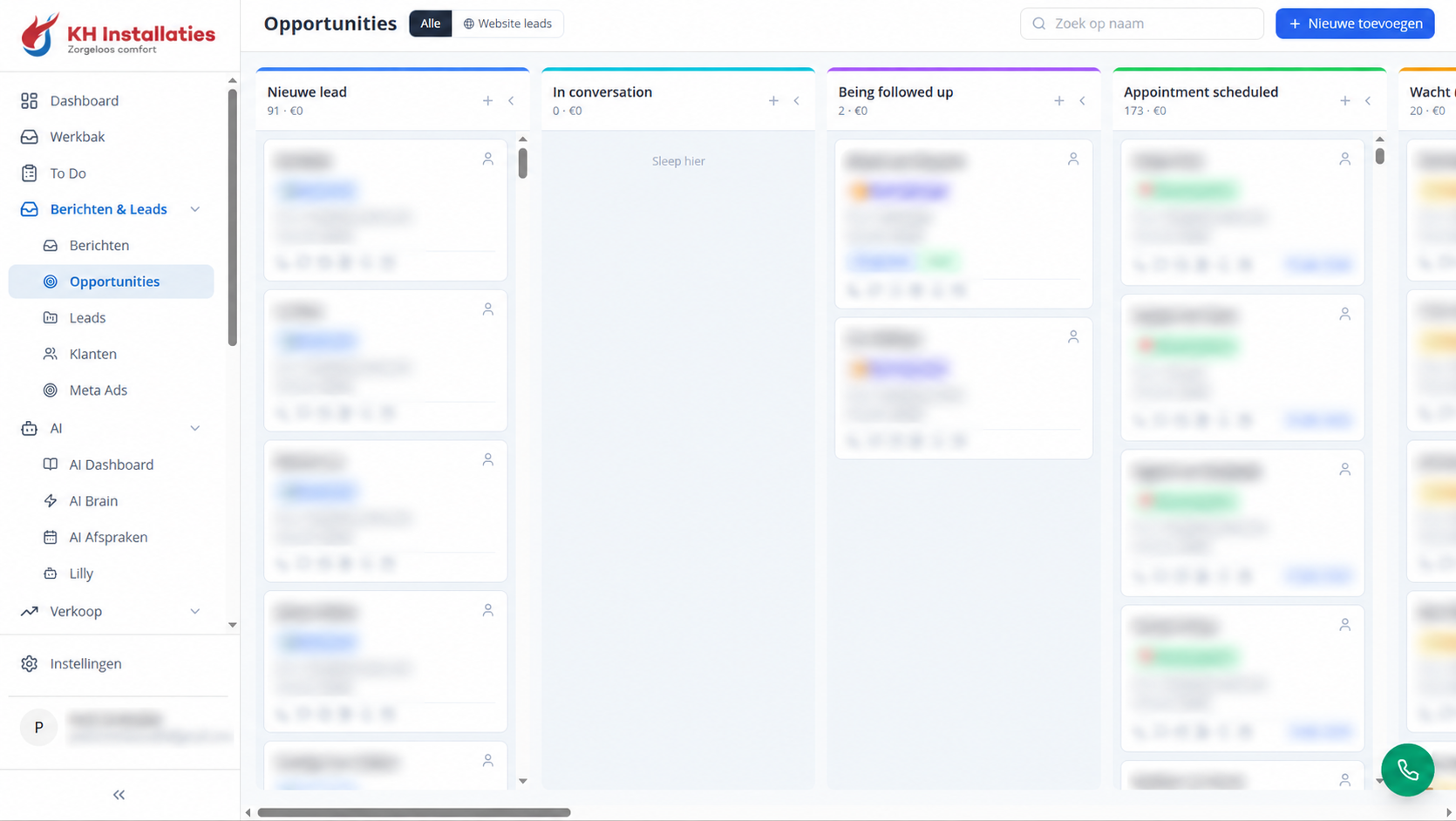 CRM met het opportunitiesbord en uitgeklapte AI-navigatie. Zichtbaar zijn AI Dashboard, AI Brain, AI Afspraken en Lilly; klantkaarten zijn afgeschermd.